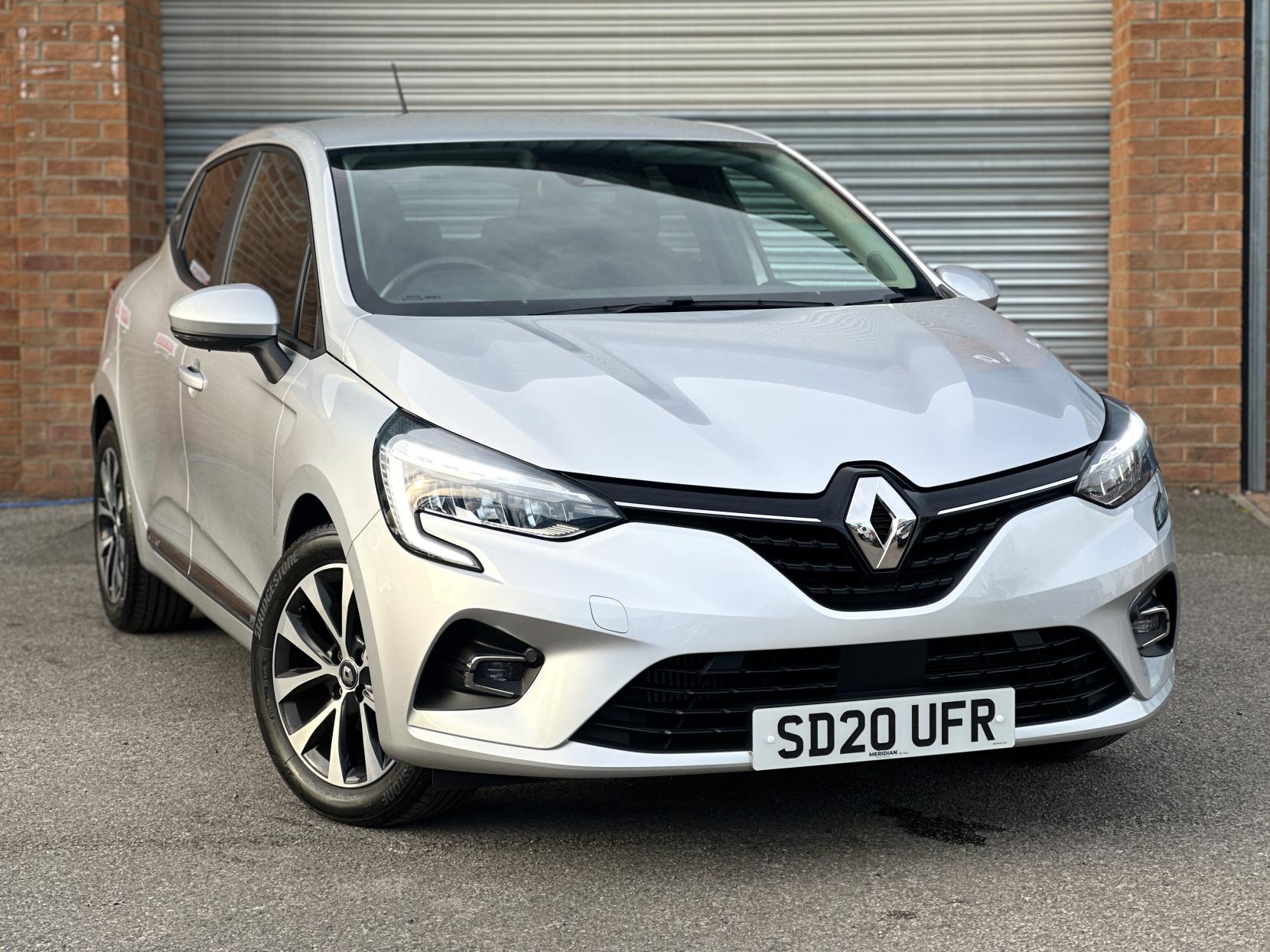 Renault Clio 1.0 TCe Iconic Hatchback 5dr Petrol Manual Euro 6 (s/s) (100 ps)