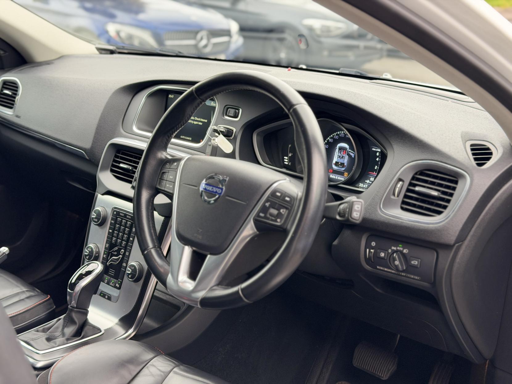 Volvo V40 1.6 T4 SE LUX NAV OCEAN RACE EDITON