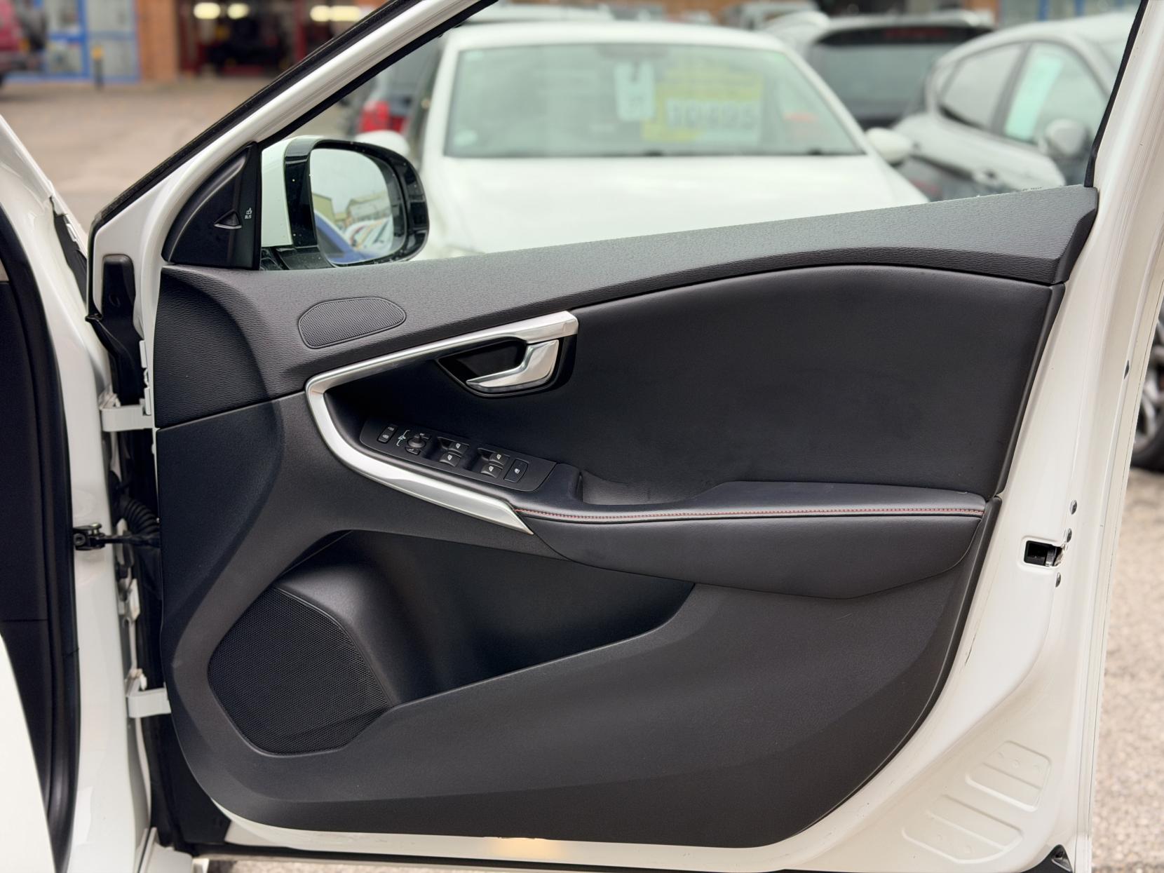 Volvo V40 1.6 T4 SE LUX NAV OCEAN RACE EDITON