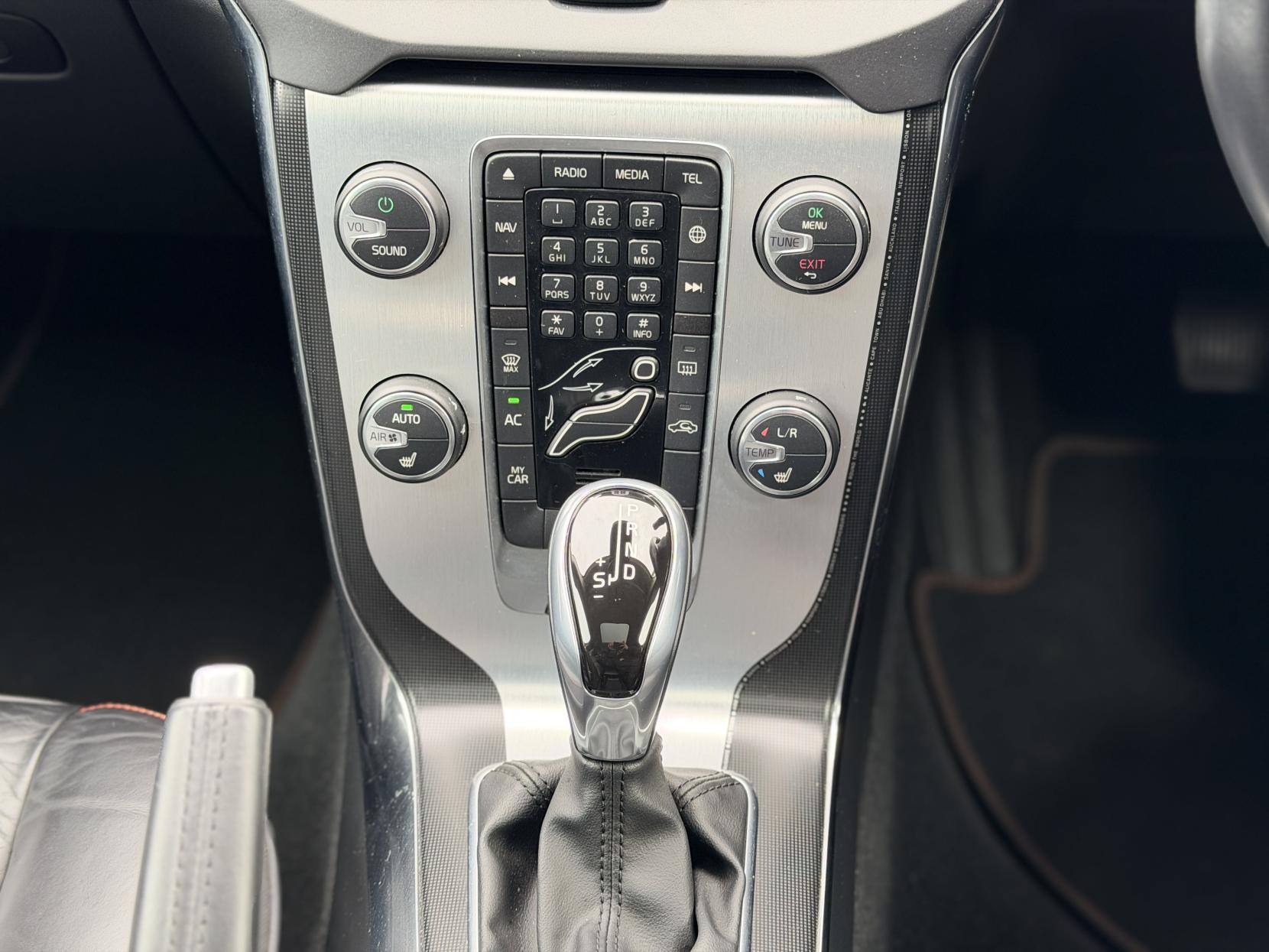 Volvo V40 1.6 T4 SE LUX NAV OCEAN RACE EDITON