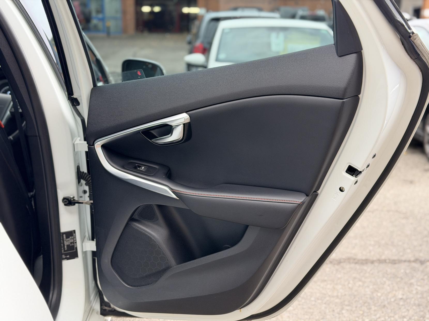 Volvo V40 1.6 T4 SE LUX NAV OCEAN RACE EDITON