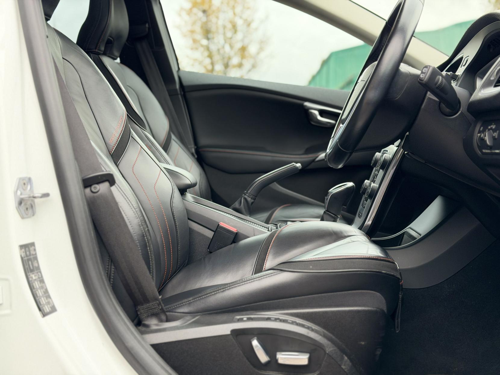 Volvo V40 1.6 T4 SE LUX NAV OCEAN RACE EDITON