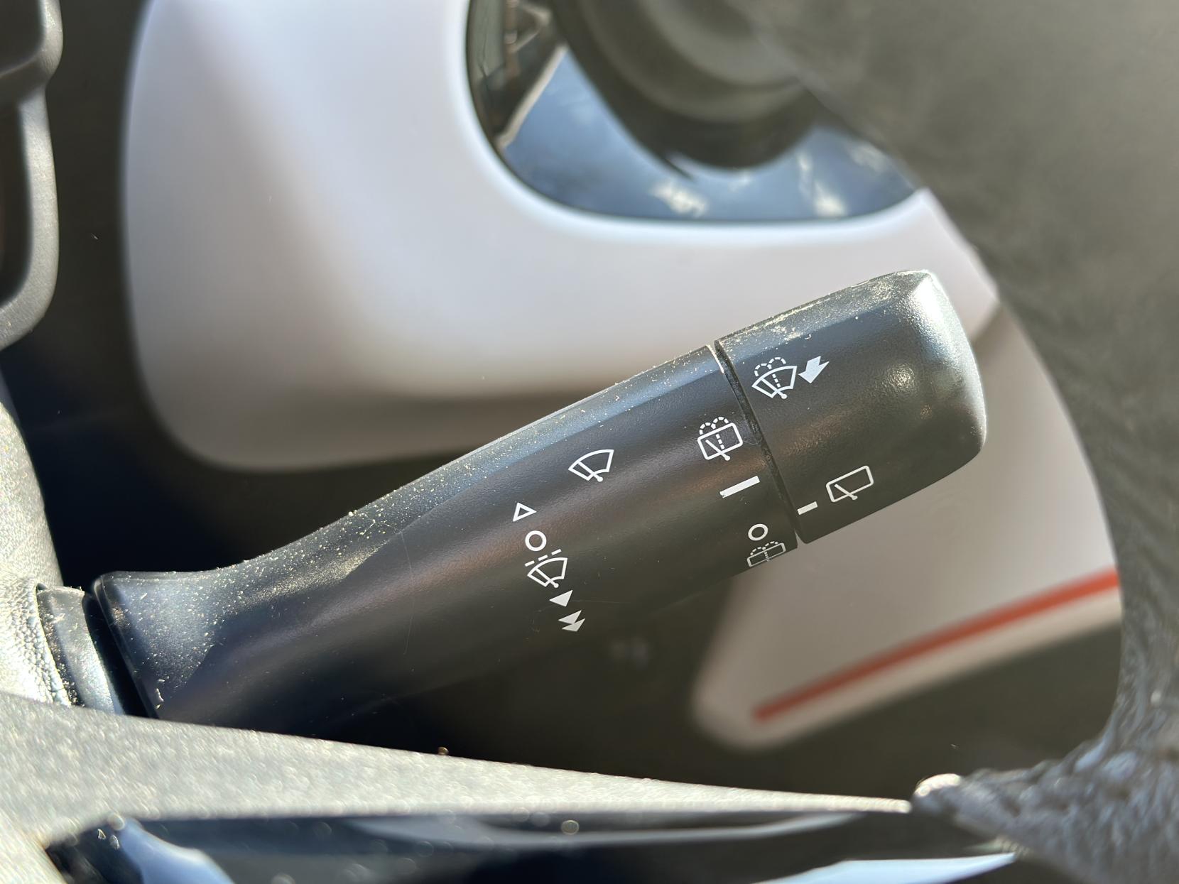Peugeot 108 1.2 PureTech Roland Garros Top! 5dr Petrol Manual Euro 6 (82 ps)