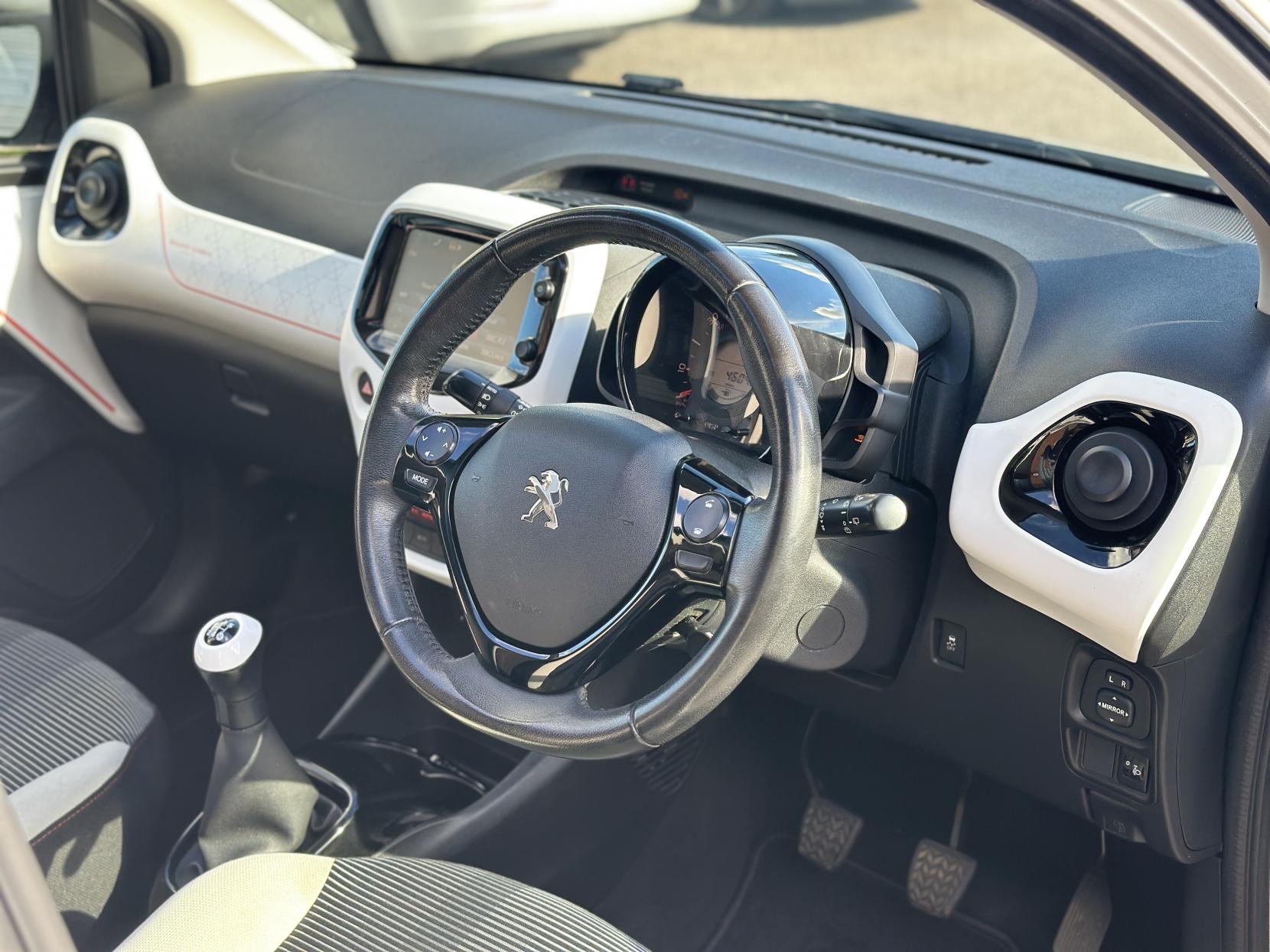 Peugeot 108 1.2 PureTech Roland Garros Top! 5dr Petrol Manual Euro 6 (82 ps)
