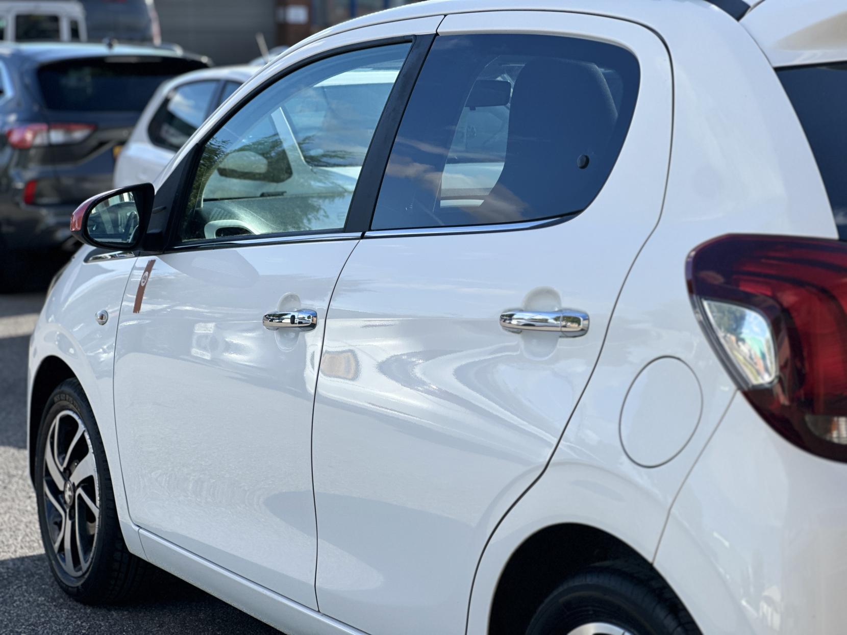 Peugeot 108 1.2 PureTech Roland Garros Top! 5dr Petrol Manual Euro 6 (82 ps)