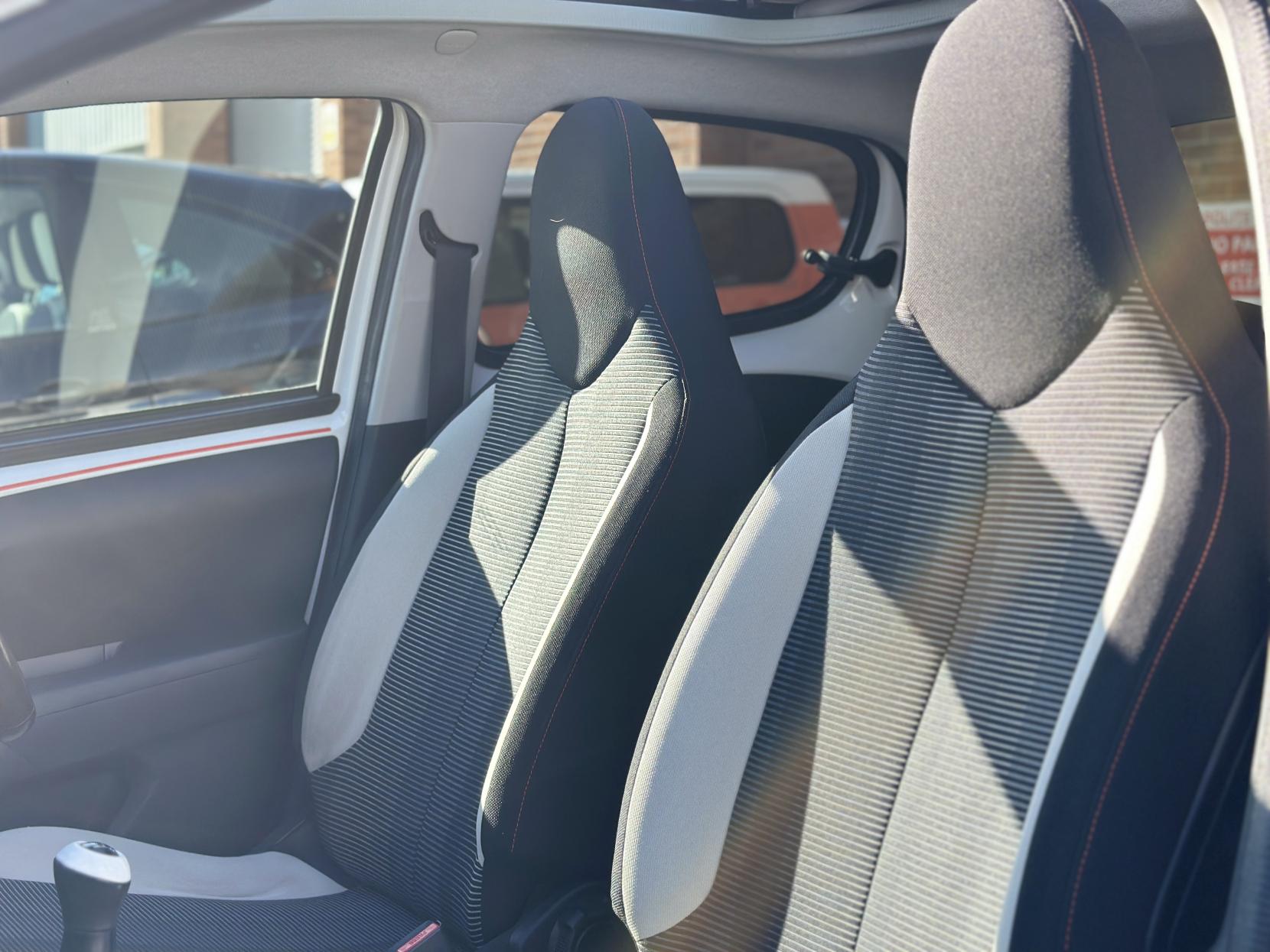 Peugeot 108 1.2 PureTech Roland Garros Top! 5dr Petrol Manual Euro 6 (82 ps)