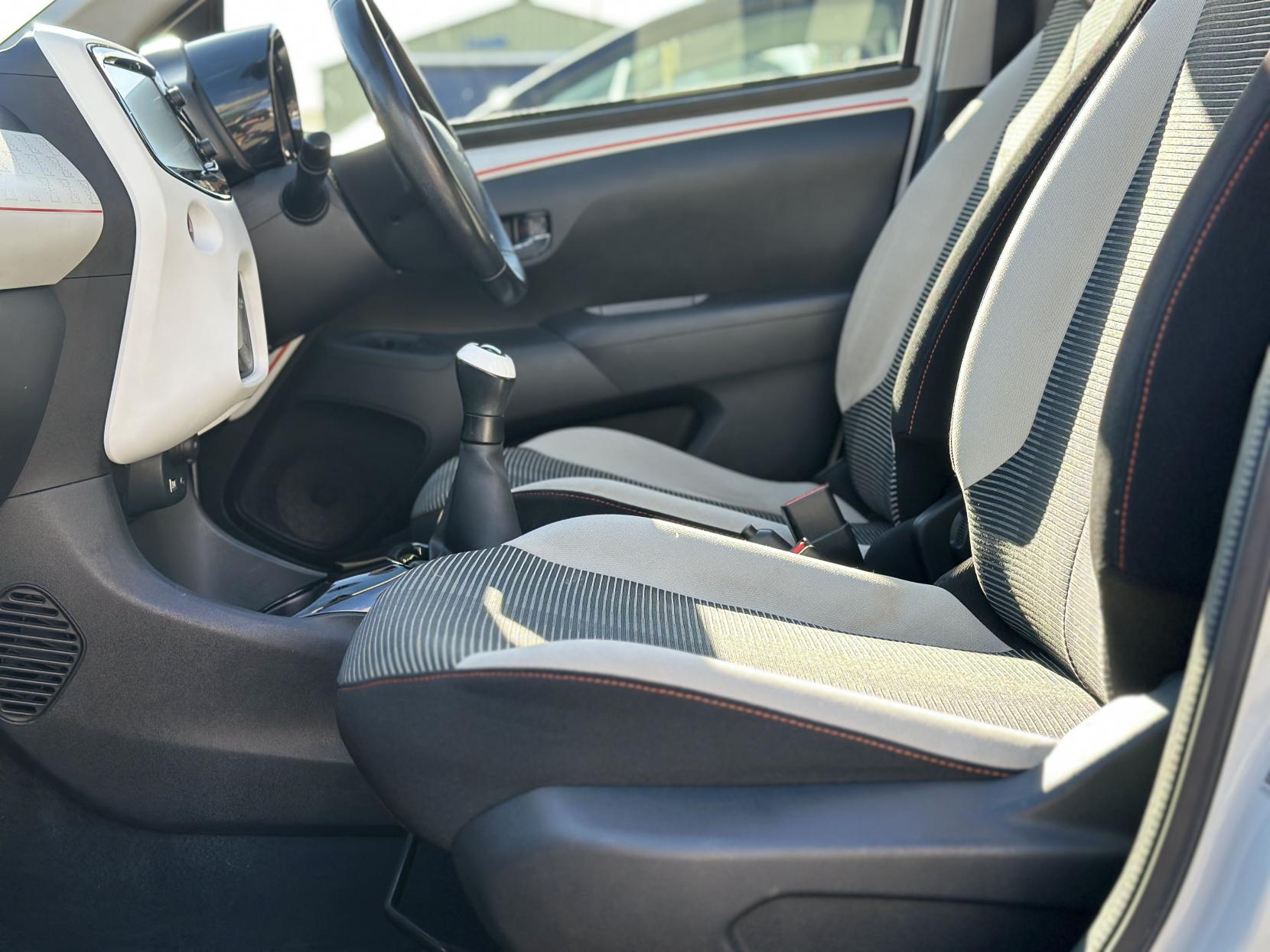Peugeot 108 1.2 PureTech Roland Garros Top! 5dr Petrol Manual Euro 6 (82 ps)