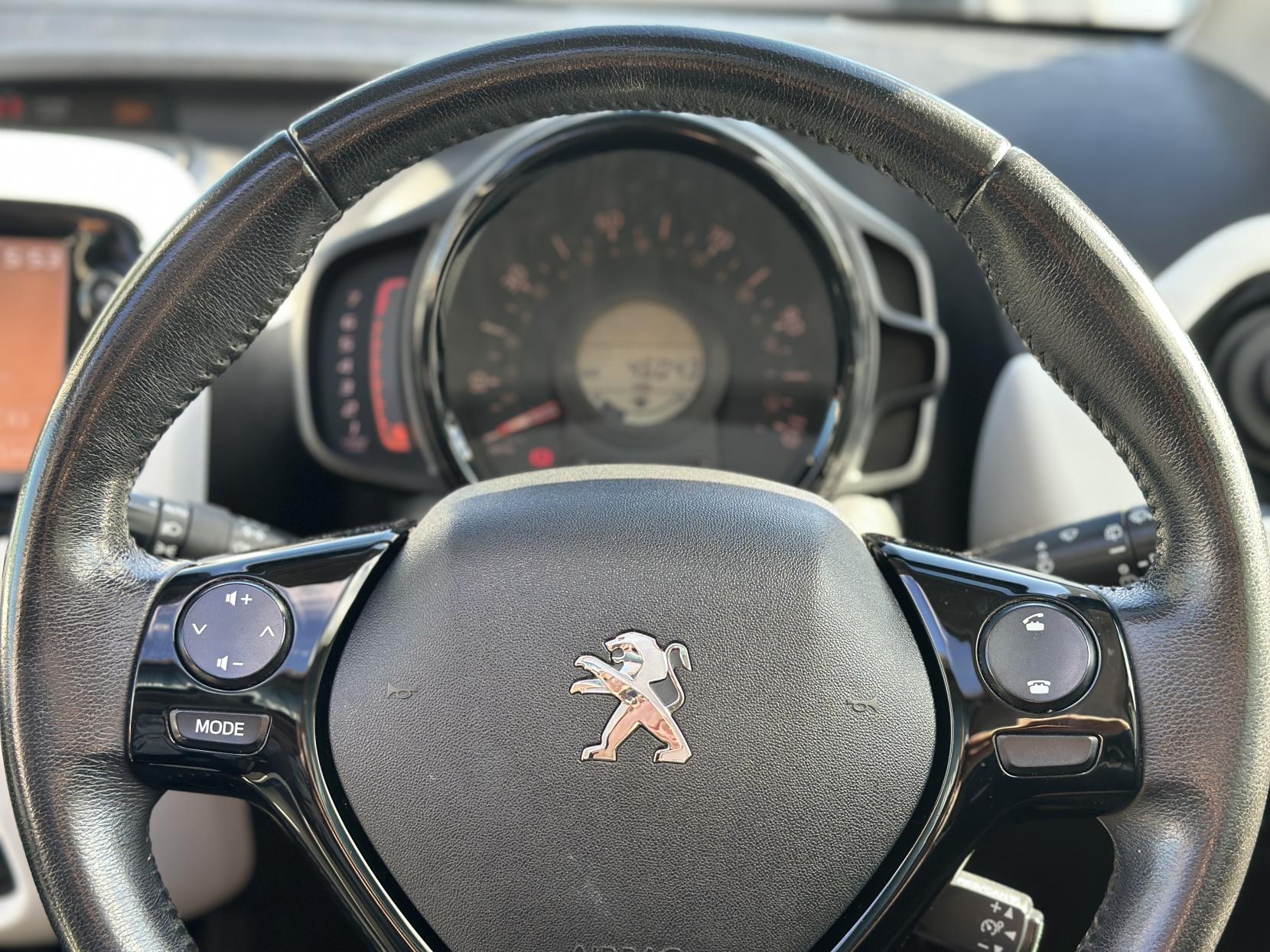 Peugeot 108 1.2 PureTech Roland Garros Top! 5dr Petrol Manual Euro 6 (82 ps)