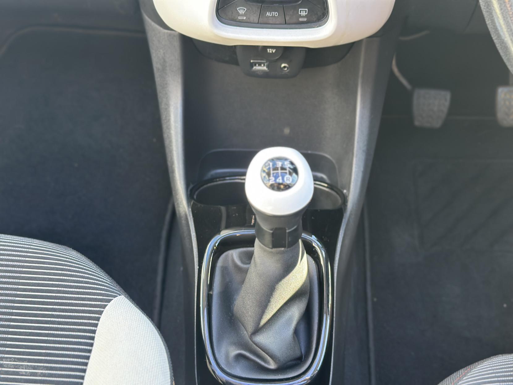 Peugeot 108 1.2 PureTech Roland Garros Top! 5dr Petrol Manual Euro 6 (82 ps)