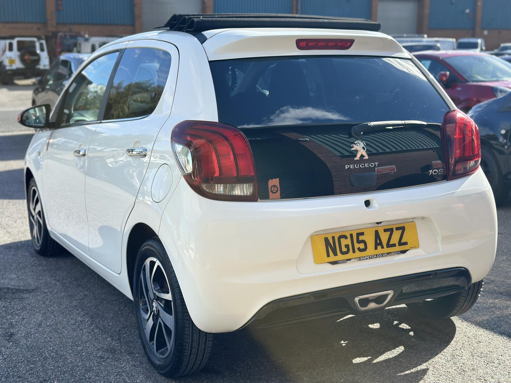 Peugeot 108 1.2 PureTech Roland Garros Top! 5dr Petrol Manual Euro 6 (82 ps)