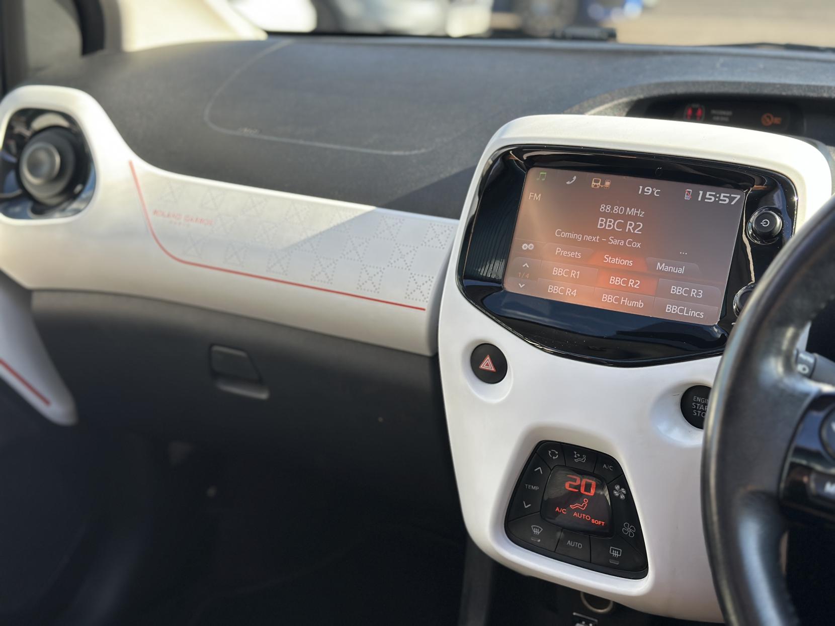 Peugeot 108 1.2 PureTech Roland Garros Top! 5dr Petrol Manual Euro 6 (82 ps)