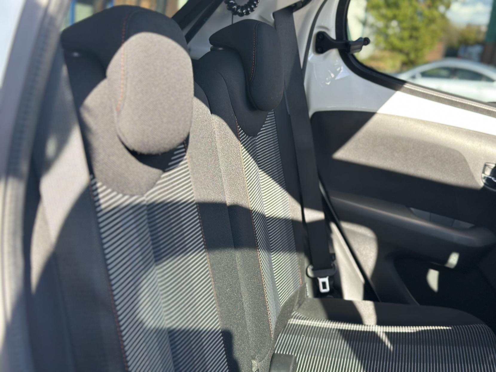 Peugeot 108 1.2 PureTech Roland Garros Top! 5dr Petrol Manual Euro 6 (82 ps)