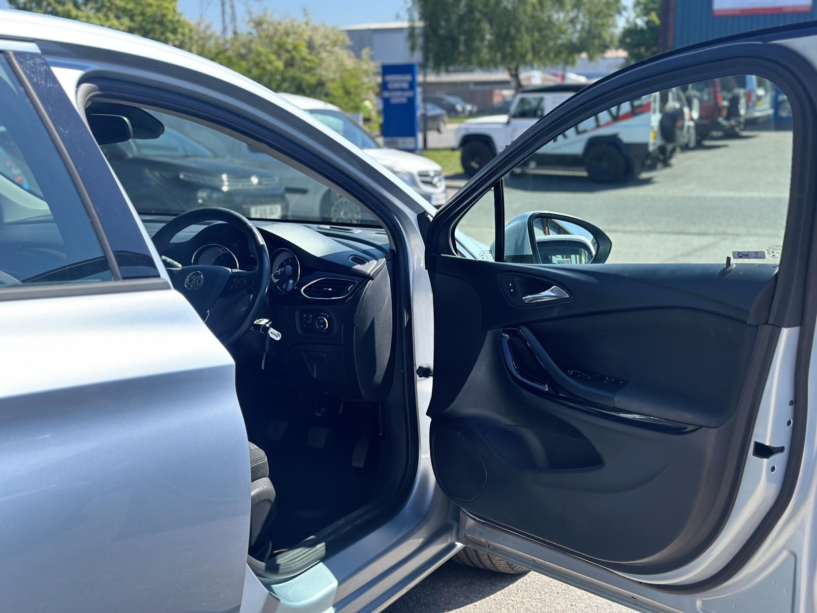 Vauxhall Astra 1.4i SRi Hatchback 5dr Petrol Manual Euro 6 (100 ps)