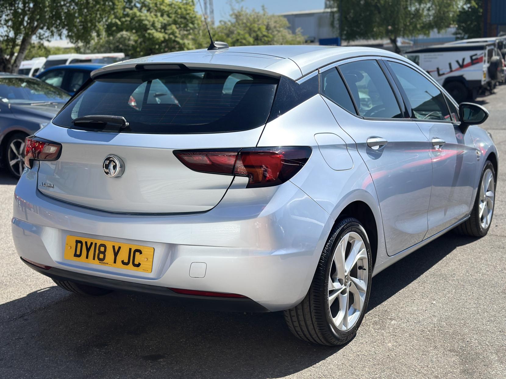 Vauxhall Astra 1.4i SRi Hatchback 5dr Petrol Manual Euro 6 (100 ps)