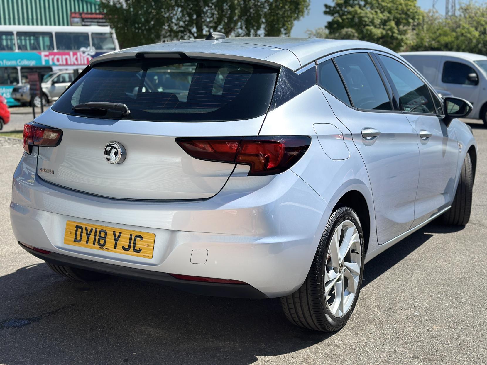Vauxhall Astra 1.4i SRi Hatchback 5dr Petrol Manual Euro 6 (100 ps)