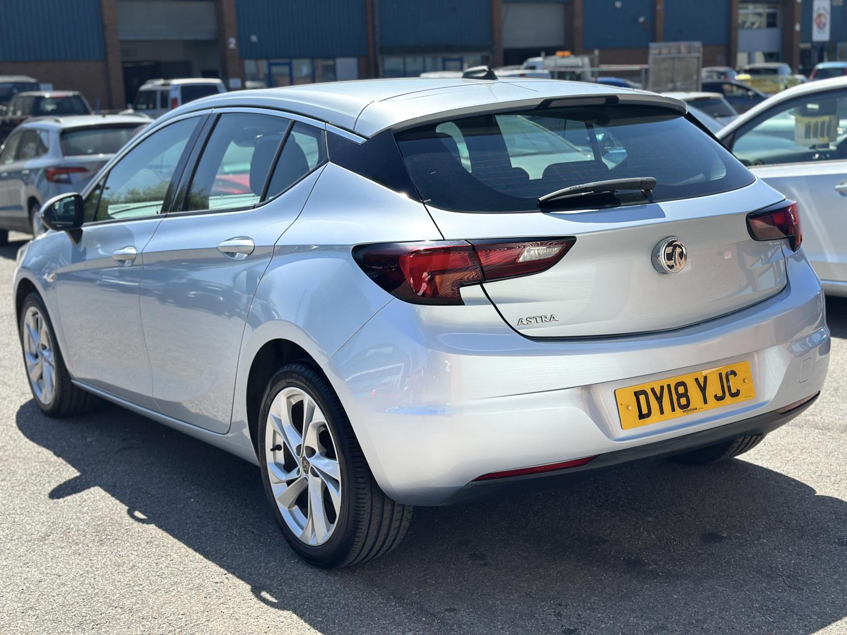 Vauxhall Astra 1.4i SRi Hatchback 5dr Petrol Manual Euro 6 (100 ps)