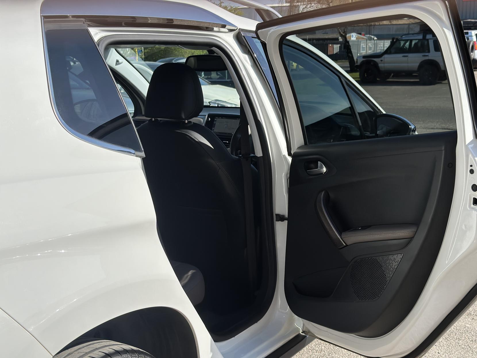 Peugeot 2008 1.6 e-HDi Feline SUV 5dr Diesel Manual Euro 5 (s/s) (Calima) (115 ps)