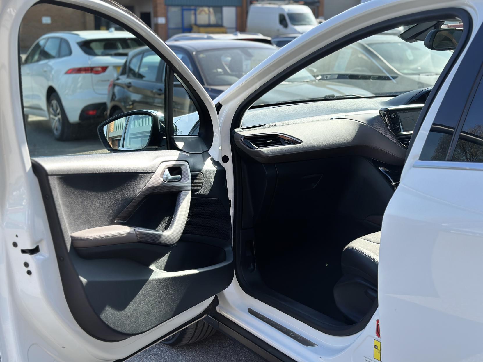 Peugeot 2008 1.6 e-HDi Feline SUV 5dr Diesel Manual Euro 5 (s/s) (Calima) (115 ps)