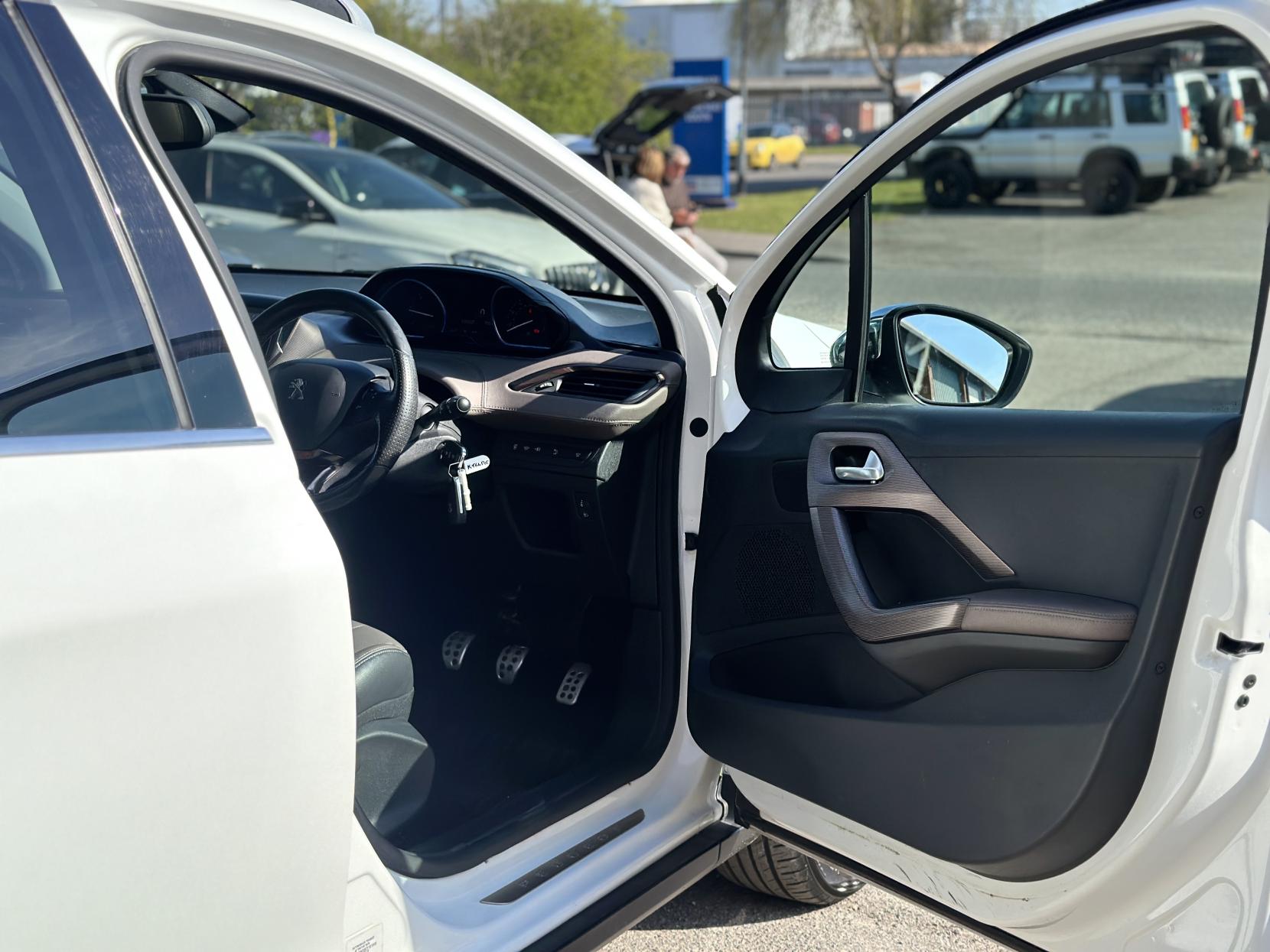 Peugeot 2008 1.6 e-HDi Feline SUV 5dr Diesel Manual Euro 5 (s/s) (Calima) (115 ps)