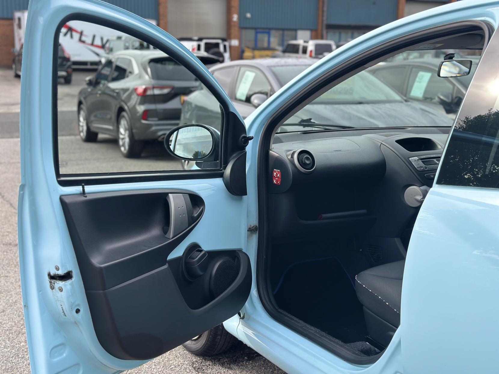 Citroen C1 1.0i VTR Hatchback 5dr Petrol Manual Euro 5 (68 ps)