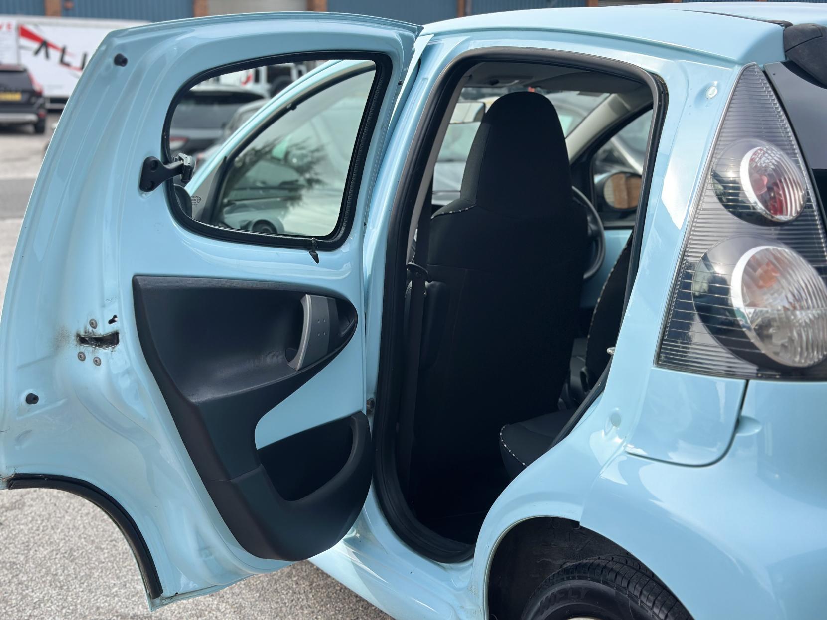 Citroen C1 1.0i VTR Hatchback 5dr Petrol Manual Euro 5 (68 ps)